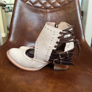 Freebird Size 9 Booties